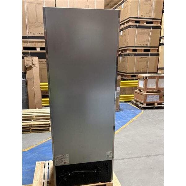Scratch and Dent Avantco A-23F-HC 29" Solid Door Reach-In Freezer