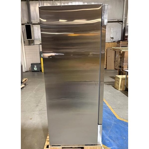 Scratch and Dent Avantco A-23F-HC 29" Solid Door Reach-In Freezer