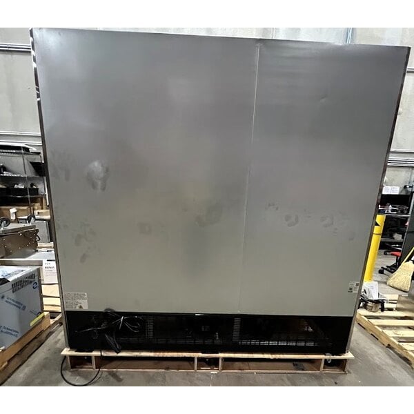 Scratch and Dent Avantco SS-3R-HC 81 5/16" Stainless Steel Solid Door Reach-In Refrigerator