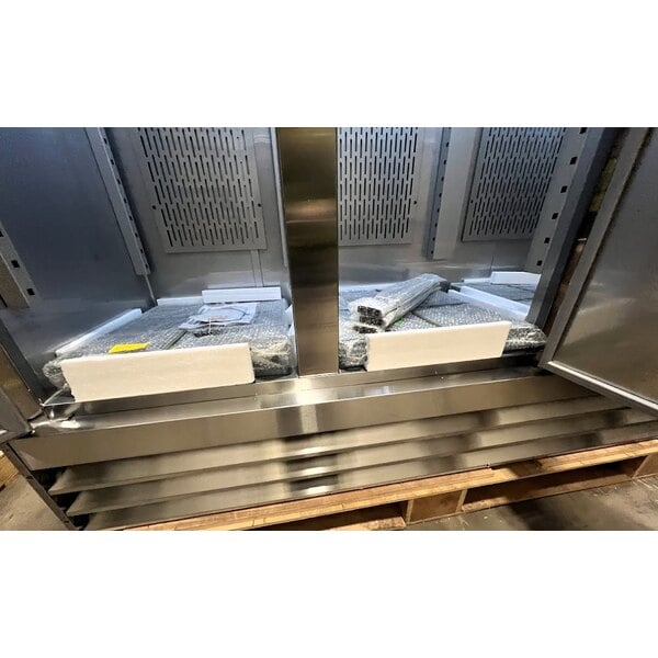 Scratch and Dent Avantco SS-3R-HC 81 5/16" Stainless Steel Solid Door Reach-In Refrigerator