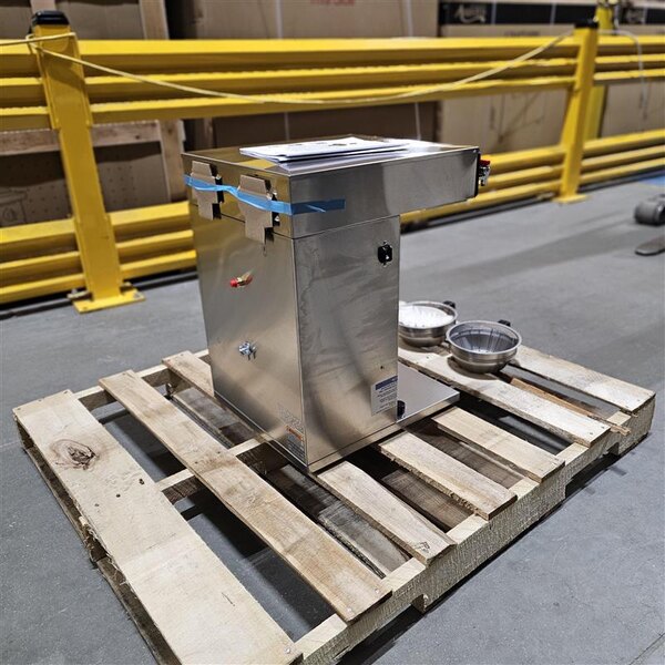 Scratch and Dent Bunn 38700.0013 Axiom APS Twin Airpot Coffee Brewer - 120/240V