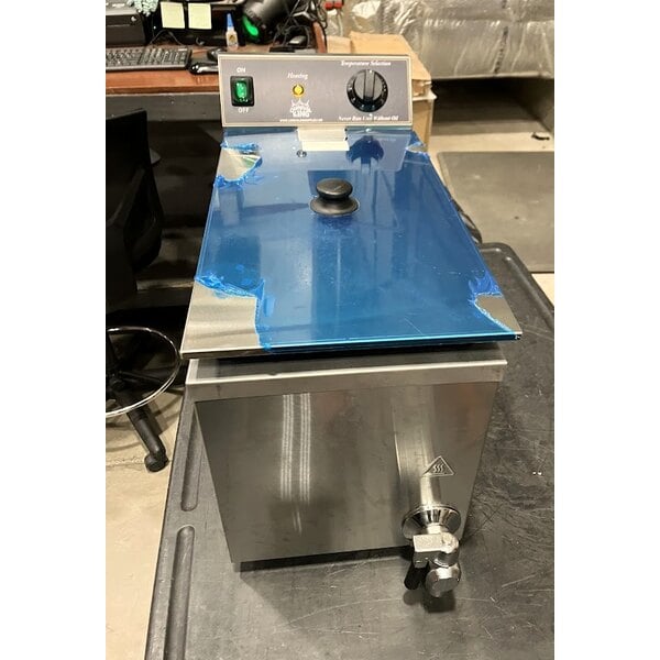 Scratch and Dent Carnival King CDF17A 37 lb. Corn Dog Fryer - 120V, 1800W