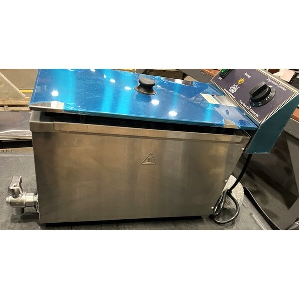 Scratch and Dent Carnival King CDF17A 37 lb. Corn Dog Fryer - 120V, 1800W