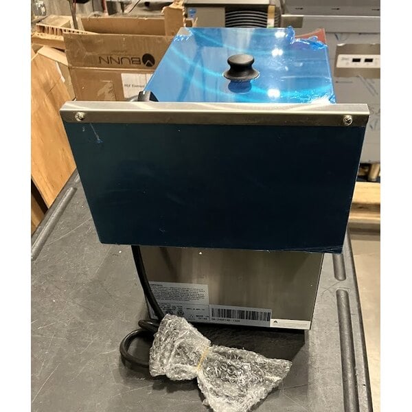 Scratch and Dent Carnival King CDF17A 37 lb. Corn Dog Fryer - 120V, 1800W