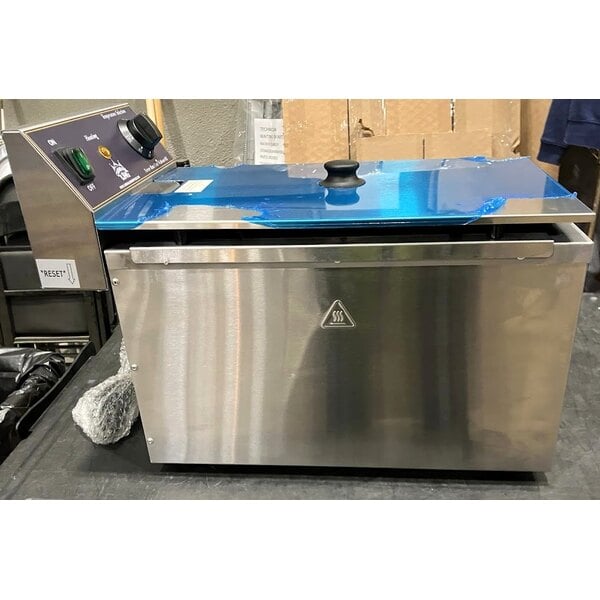 Scratch and Dent Carnival King CDF17A 37 lb. Corn Dog Fryer - 120V, 1800W