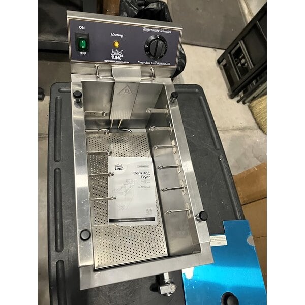 Scratch and Dent Carnival King CDF17A 37 lb. Corn Dog Fryer - 120V, 1800W