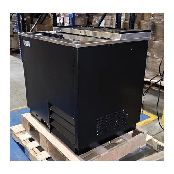 Scratch and Dent Avantco GF36-HC 36" Black Glass Froster / Plate Chiller - 115V