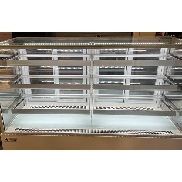 Scratch and Dent Avantco BCF-72-HC 70 7/8" Square Glass White Refrigerated Bakery Display Case