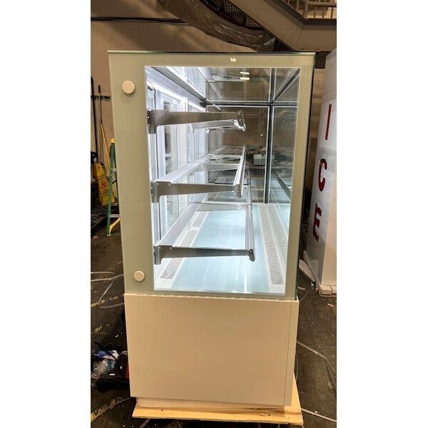 Scratch and Dent Avantco BCF-72-HC 70 7/8" Square Glass White Refrigerated Bakery Display Case