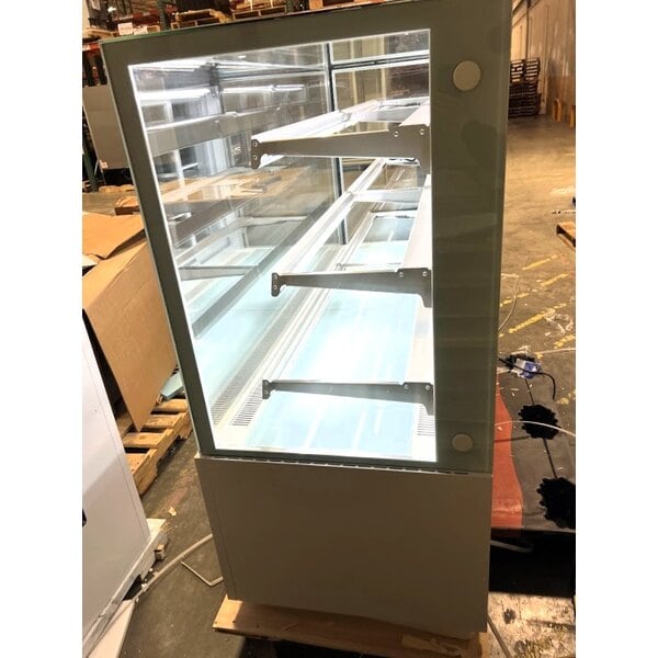 Scratch and Dent Avantco BCF-72-HC 70 7/8" Square Glass White Refrigerated Bakery Display Case