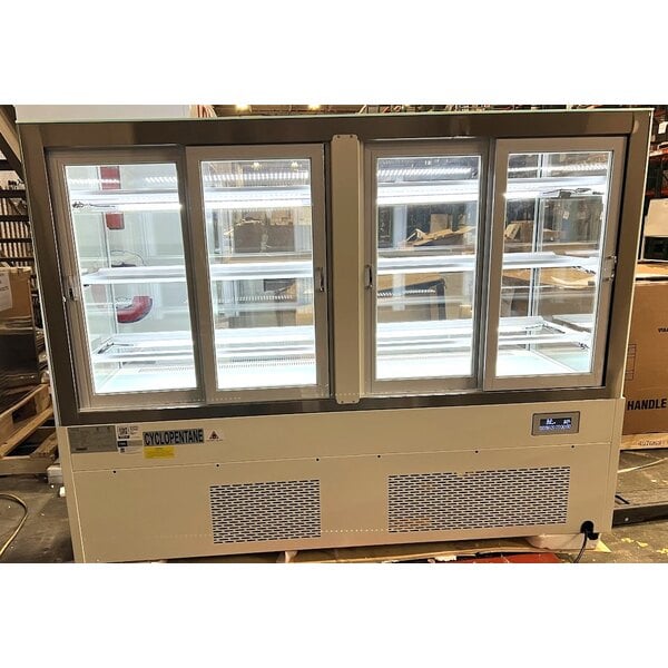 Scratch and Dent Avantco BCF-72-HC 70 7/8" Square Glass White Refrigerated Bakery Display Case
