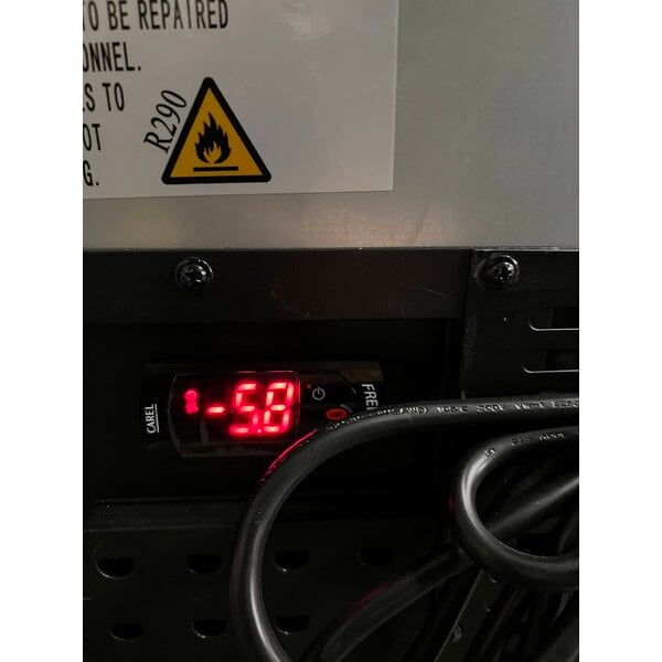 Scratch and Dent Avantco SS-WT-27F-HC 27" One Door Worktop Freezer with 3 1/2" Backsplash