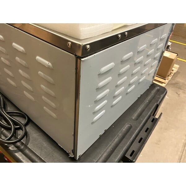 Scratch and Dent Avantco DPO-18-S Single Deck Countertop Pizza/Bakery Oven - 1700W, 120V