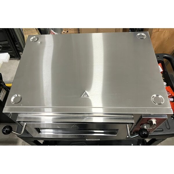 Scratch and Dent Avantco DPO-18-S Single Deck Countertop Pizza/Bakery Oven - 1700W, 120V