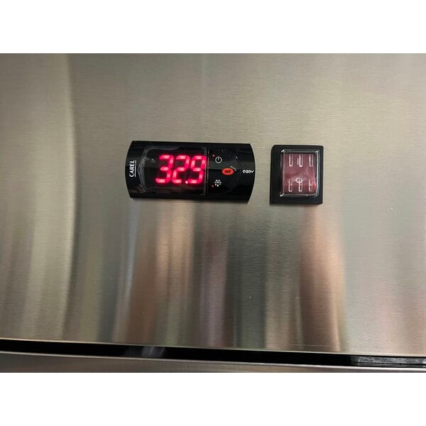 Scratch and Dent Avantco A-35R-HC 39 1/2" Solid Door Reach-In Refrigerator