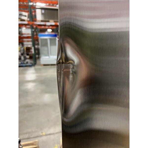 Scratch and Dent Avantco A-35R-HC 39 1/2" Solid Door Reach-In Refrigerator