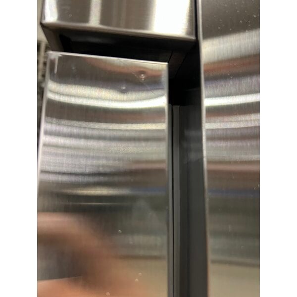 Scratch and Dent Avantco A-35R-HC 39 1/2" Solid Door Reach-In Refrigerator