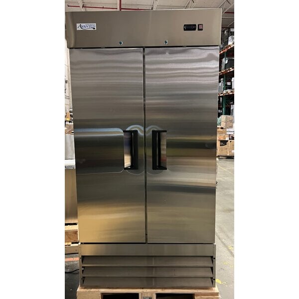 Scratch and Dent Avantco A-35R-HC 39 1/2" Solid Door Reach-In Refrigerator