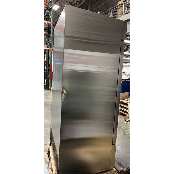 Scratch and Dent Avantco A-35R-HC 39 1/2" Solid Door Reach-In Refrigerator