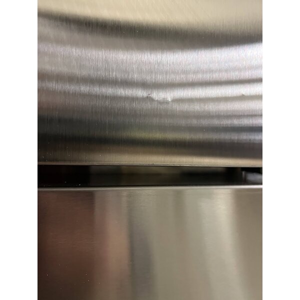 Scratch and Dent Avantco A-35R-HC 39 1/2" Solid Door Reach-In Refrigerator