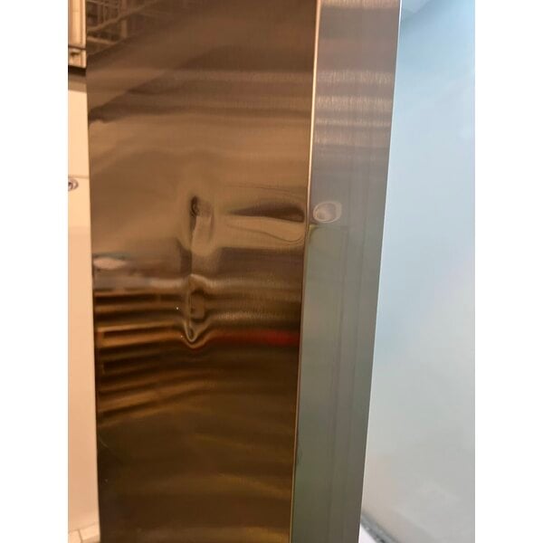 Scratch and Dent Avantco A-23R-HC 29" Solid Door Reach-In Refrigerator