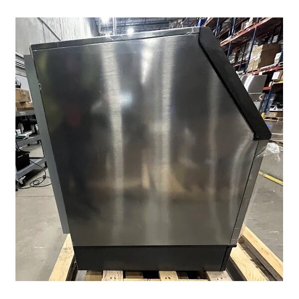 Scratch and Dent Manitowoc UYP0140A-161B NEO 26" Air Cooled Undercounter Half Dice Cube Ice Machine with 90 lb. Bin - 115V, 150 lb.