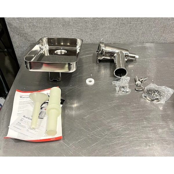 Scratch and Dent Avantco MG22R #22 Meat Grinder with Reverse Function - 110V, 1 1/2 hp