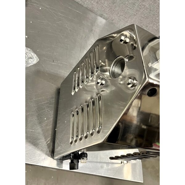 Scratch and Dent Avantco MG22R #22 Meat Grinder with Reverse Function - 110V, 1 1/2 hp