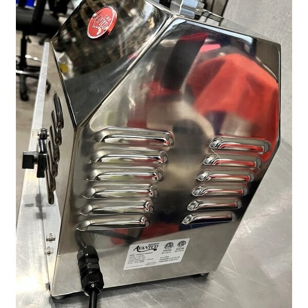 Scratch and Dent Avantco MG22R #22 Meat Grinder with Reverse Function - 110V, 1 1/2 hp