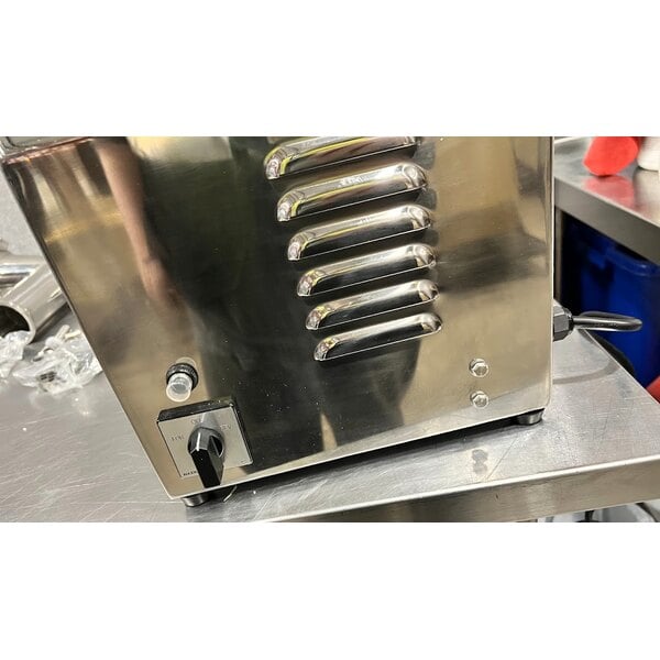 Scratch and Dent Avantco MG22R #22 Meat Grinder with Reverse Function - 110V, 1 1/2 hp