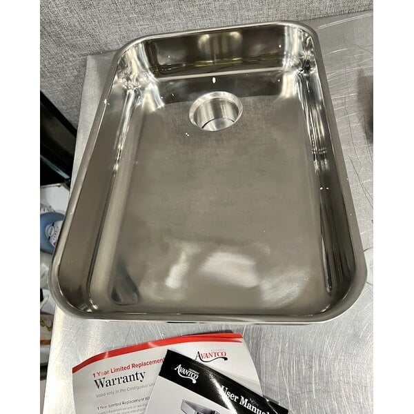 Scratch and Dent Avantco MG22R #22 Meat Grinder with Reverse Function - 110V, 1 1/2 hp