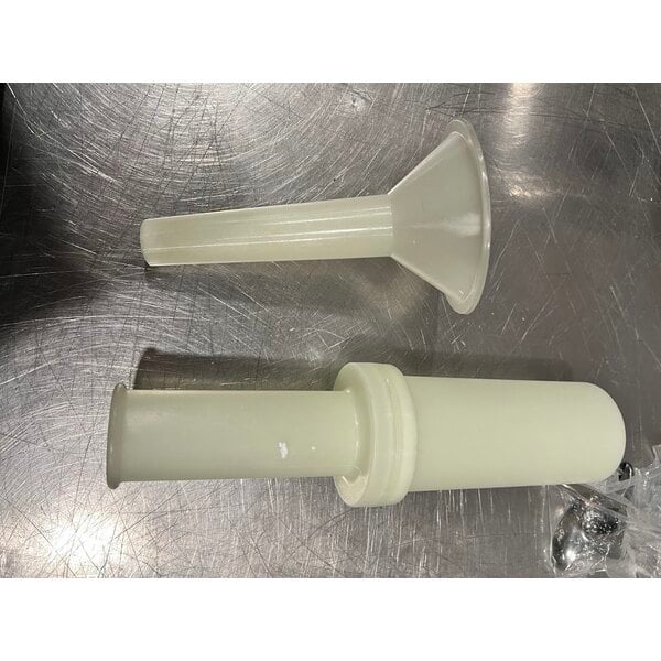 Scratch and Dent Avantco MG22R #22 Meat Grinder with Reverse Function - 110V, 1 1/2 hp