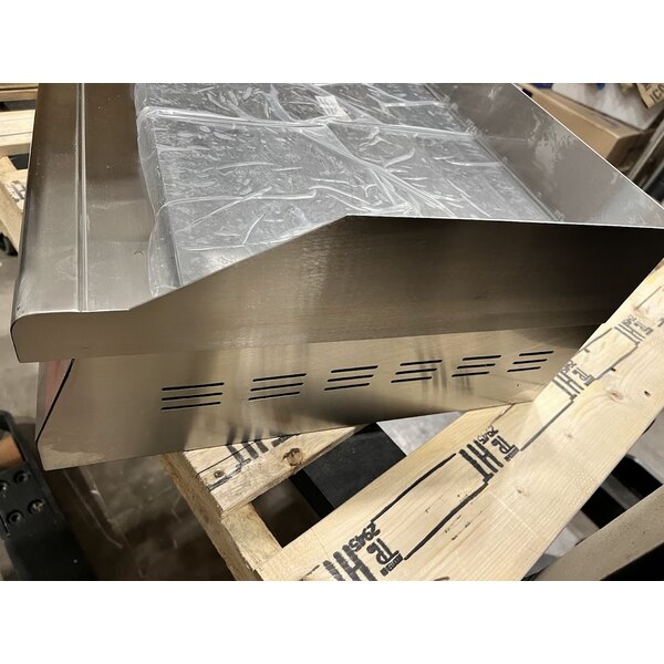 Scratch and Dent Avantco EG24N 24" Electric Countertop Griddle - 208/240V, 2675W-3560W