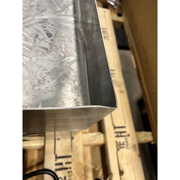 Scratch and Dent Avantco EG24N 24" Electric Countertop Griddle - 208/240V, 2675W-3560W