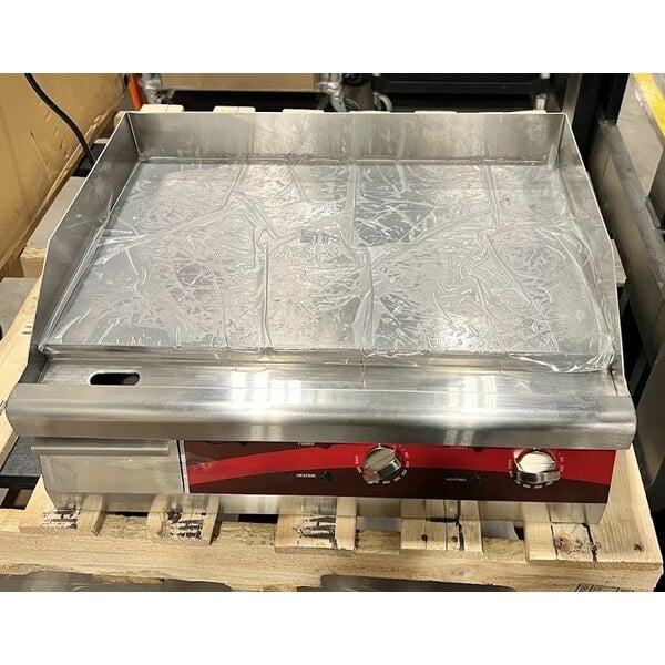 Scratch and Dent Avantco EG24N 24" Electric Countertop Griddle - 208/240V, 2675W-3560W