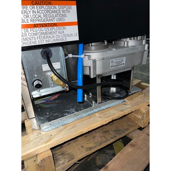 Scratch and Dent Manitowoc UNP0200A-161 20" Undercounter Air Cooled Nugget Ice Machine - 220 lb.