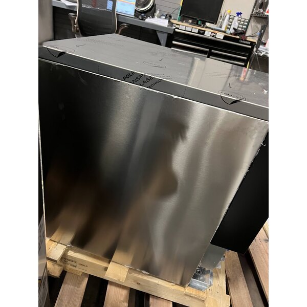 Scratch and Dent Manitowoc UNP0200A-161 20" Undercounter Air Cooled Nugget Ice Machine - 220 lb.