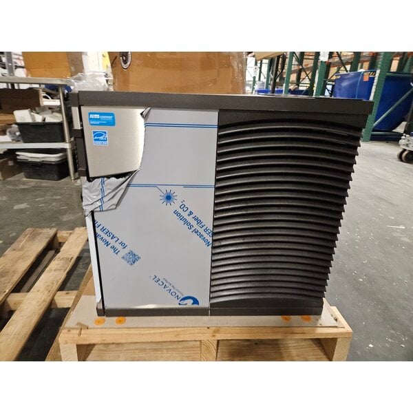 Scratch and Dent Manitowoc IYT-0420A Indigo NXT 22" Air Cooled Half Dice Ice Machine - 115V, 460 lb.