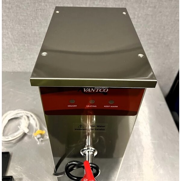 Scratch and Dent Avantco HWDA2 2 Gallon Hot Water Dispenser - 120V, 1500W