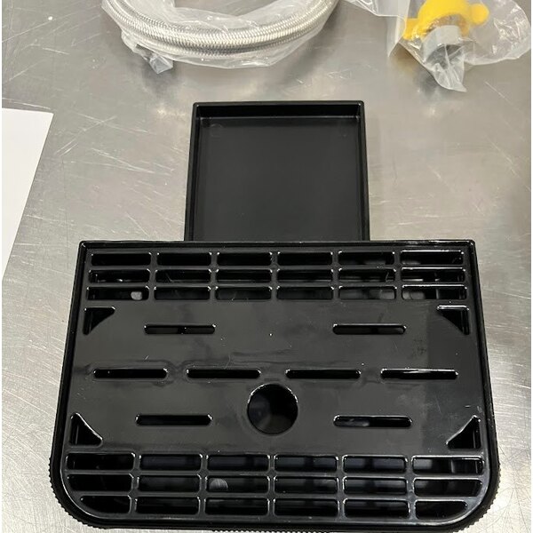 Scratch and Dent Avantco HWDA2 2 Gallon Hot Water Dispenser - 120V, 1500W