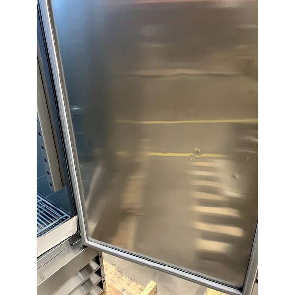 Scratch and Dent Avantco SS-3R-HC 81 5/16" Stainless Steel Solid Door Reach-In Refrigerator