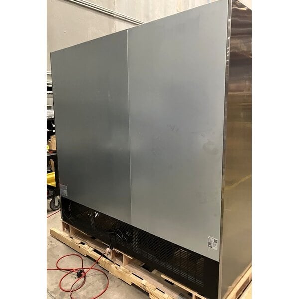 Scratch and Dent Avantco SS-3R-HC 81 5/16" Stainless Steel Solid Door Reach-In Refrigerator