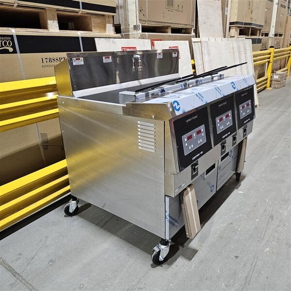 Scratch and Dent Henny Penny OFG-323 3-Well Natural Gas Fryer with Computron 1000 Controls - 255,000 BTU