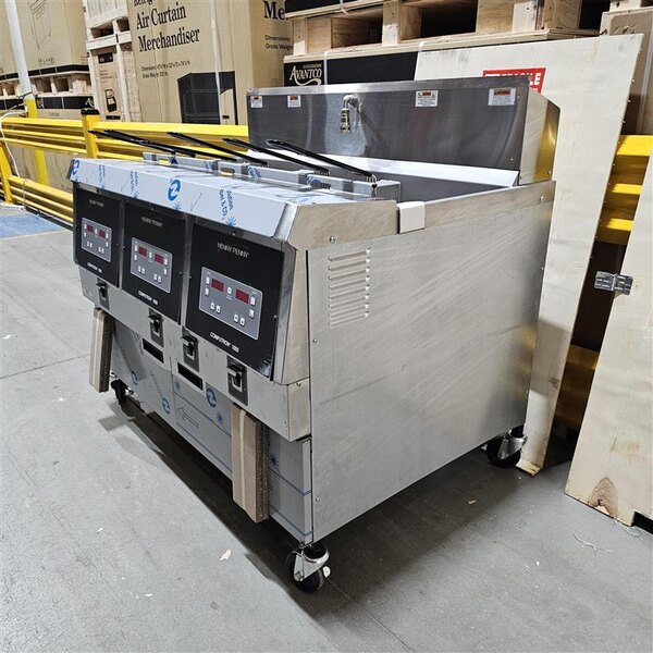 Scratch and Dent Henny Penny OFG-323 3-Well Natural Gas Fryer with Computron 1000 Controls - 255,000 BTU