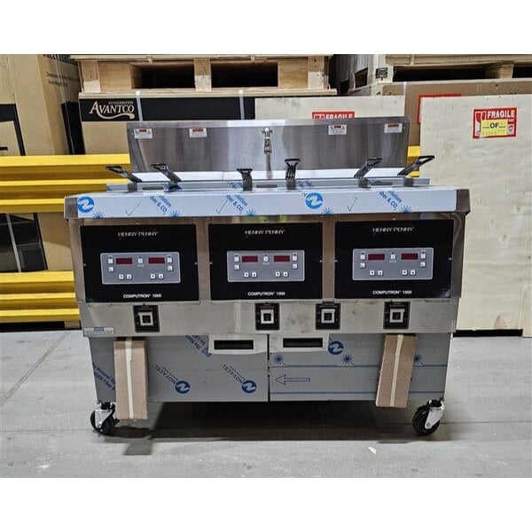 Scratch and Dent Henny Penny OFG-323 3-Well Natural Gas Fryer with Computron 1000 Controls - 255,000 BTU
