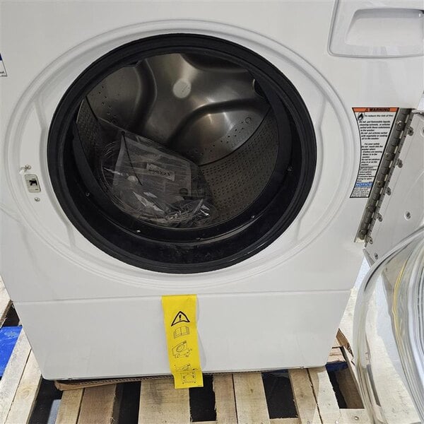 Scratch and Dent Speed Queen Quantum Gold Pro SV6000WG Stacked 3.42 cu. ft. 27" Front Load Electric Washer and 7.0 cu. ft. 27" Front Load Gas Powered Dryer - Coin Operated