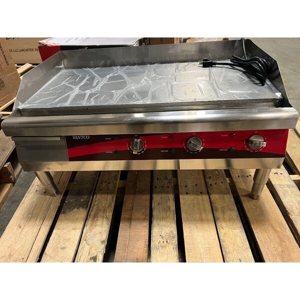 Scratch and Dent Avantco EG30N 30" Electric Countertop Griddle - 208/240V, 3375W-4500W