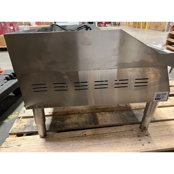 Scratch and Dent Avantco EG30N 30" Electric Countertop Griddle - 208/240V, 3375W-4500W