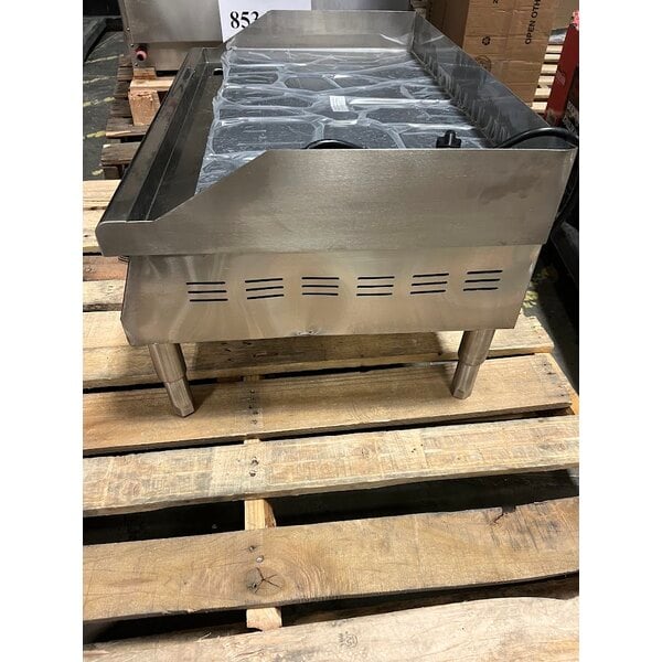 Scratch and Dent Avantco EG30N 30" Electric Countertop Griddle - 208/240V, 3375W-4500W