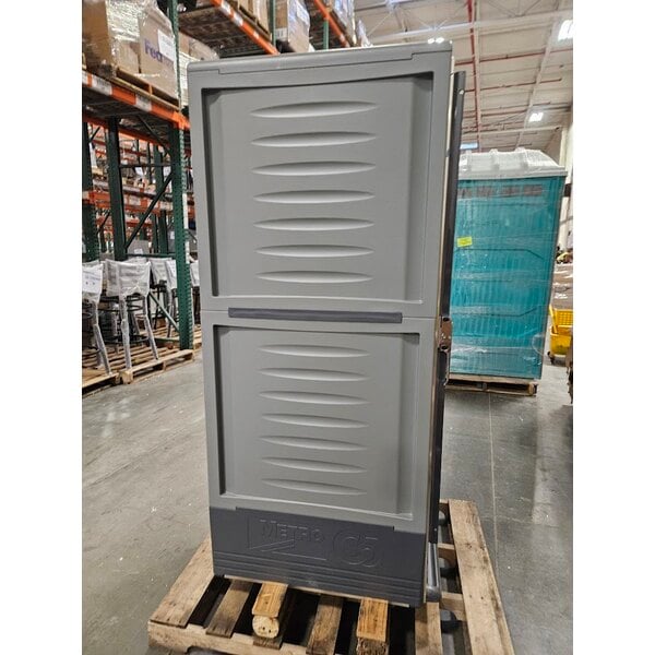 Scratch and Dent Metro C539-HLFC-U C5 3 Series Insulated Low Wattage Full Size Hot Holding Cabinet with Universal Wire Slides and Clear Door - Gray